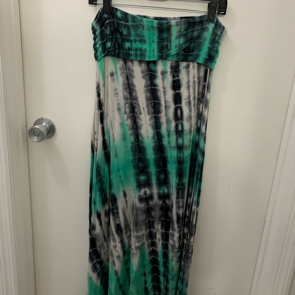 Club Z Collection green white and black tie dye size L long skirt